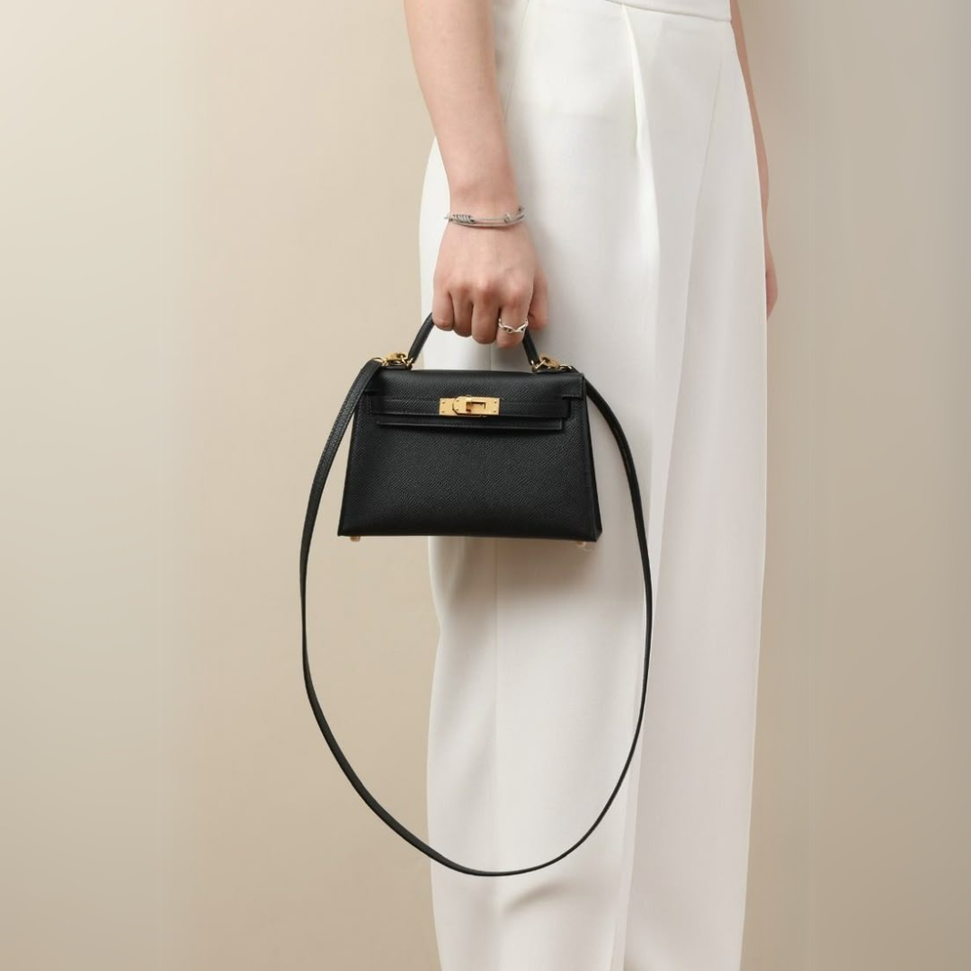 Amara | Bolso negro con detalles dorados