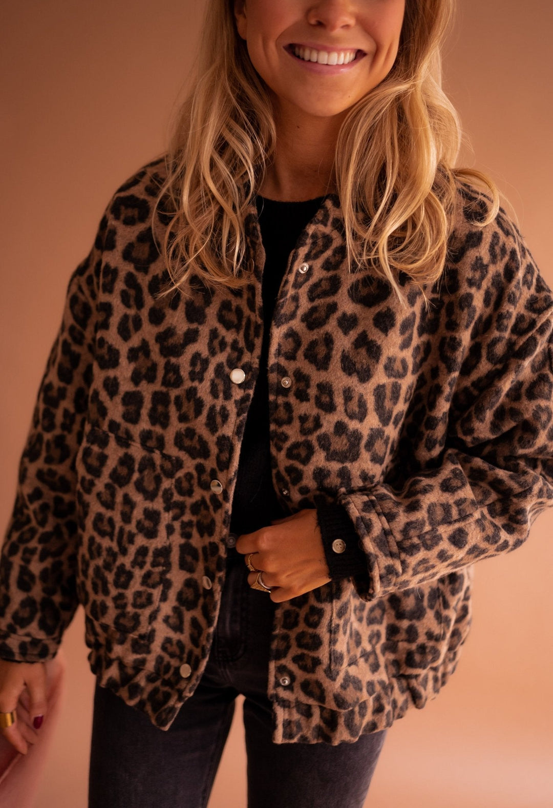 Isa | Chaqueta Corta con Estampado de Leopardo